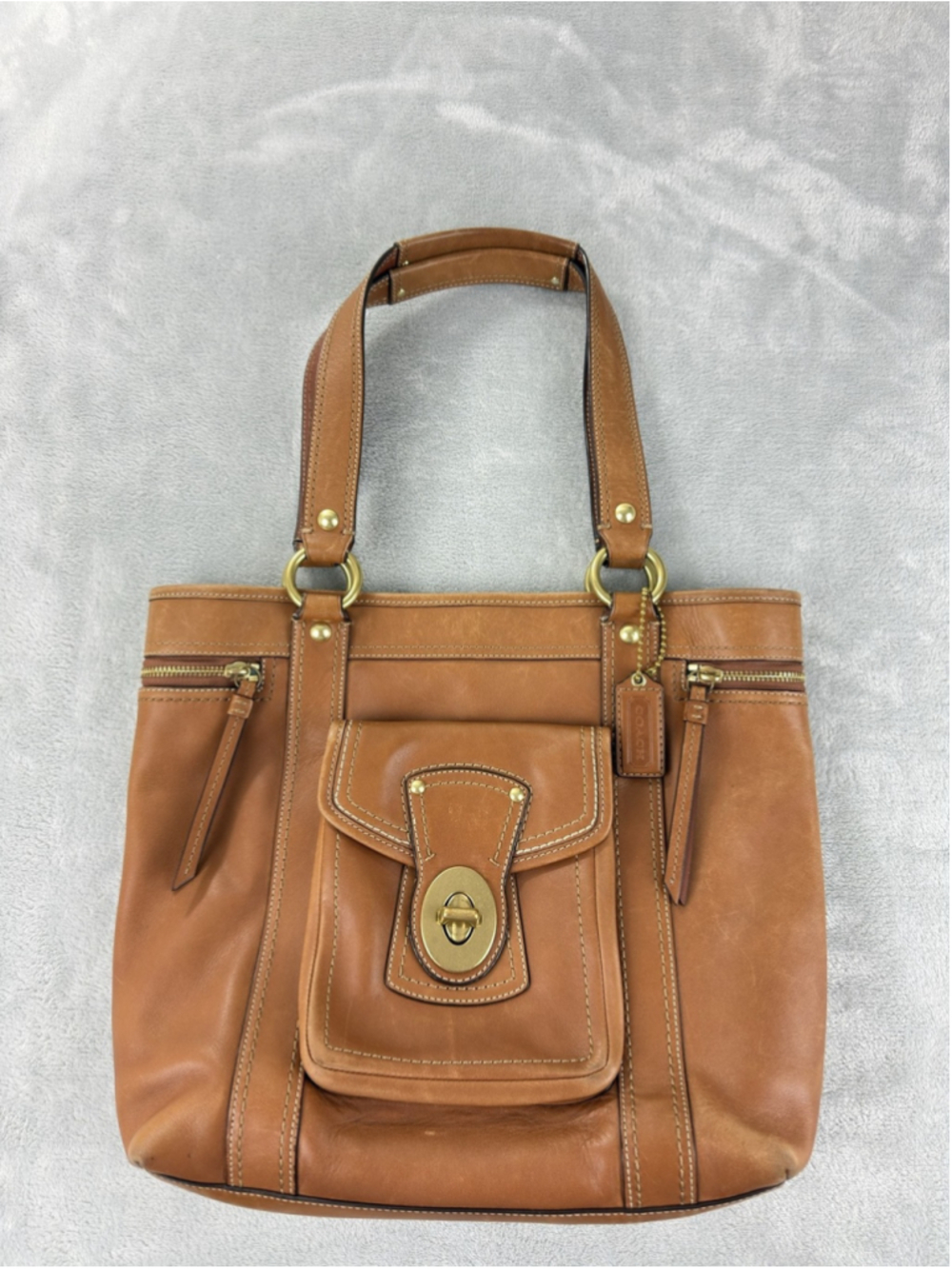 Vintage Coach Gigi Whiskey Brown Leather Saddle Bag F12888 Turnlock Tote W/Stain